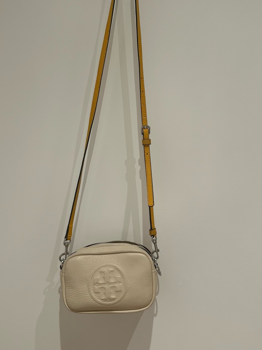 Tory Burch Perry Bombe Mini Shoulder Camera Bag in Cream White , Yellow Strap